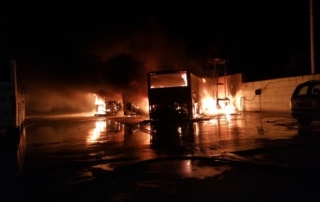 L'autobus incendiato